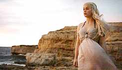 True Motivational Story: Emilia Clarke – 3 Surgeries, The Pain And Shooting Game of Thrones